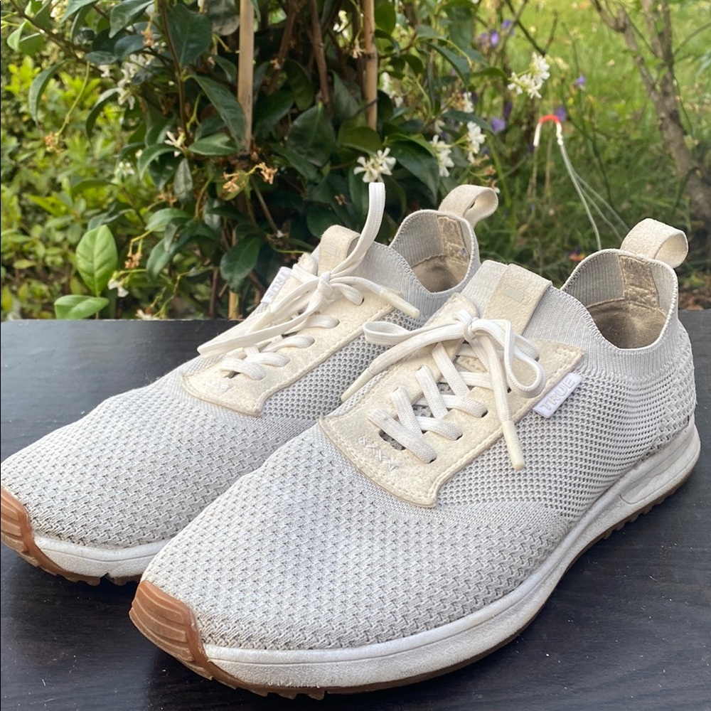 True Linkswear All Day Knit Men’s Gray White Golf Spikeless Sneakers Size 10
